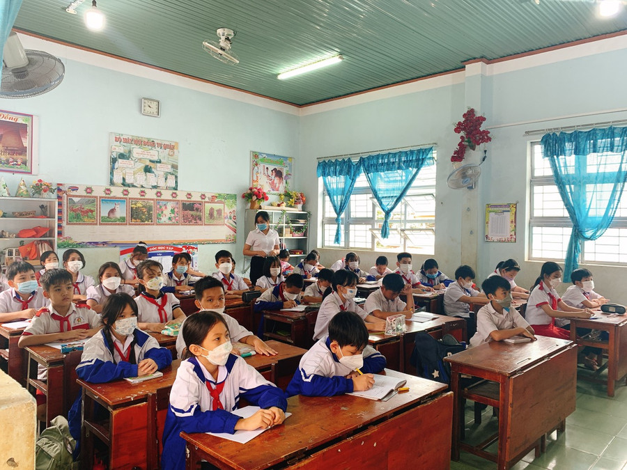 Việc đầu tư về cơ sở vật chất và cải tạo môi trường học tập đã giúp học sinh Trường Tiểu học Hùng Vương có điều kiện học tập tốt hơn. Ảnh: Hồng Thương Việc đầu tư về cơ sở vật chất và cải tạo môi trường học tập đã giúp học sinh trường Tiểu học Hùng Vương có điều kiện học tập tốt hơn. Ảnh: Hồng Thương