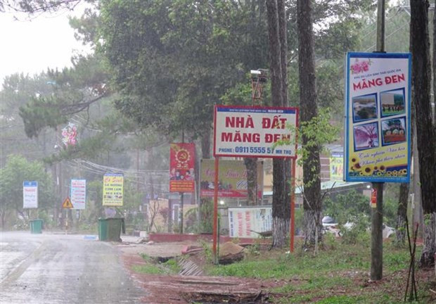 Đất ở thị trấn Măng Đen (huyện Kon Plông) đang “sốt”, là cơ hội cho các đối tượng “vẽ” dự án để thu mua đất của người dân. (Ảnh: Dư Toán/TTXVN)