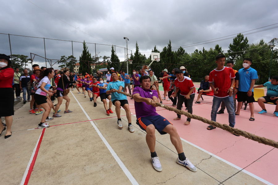 Các VĐV môn kéo co của đoàn Gia Lai đã thể hiện sức mạnh vượt trội. Ảnh: Văn Ngọc