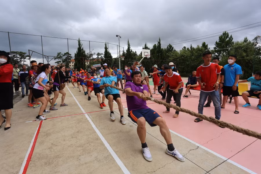 Các VĐV môn kéo co của đoàn Gia Lai đã thể hiện sức mạnh vượt trội. Ảnh: Văn Ngọc