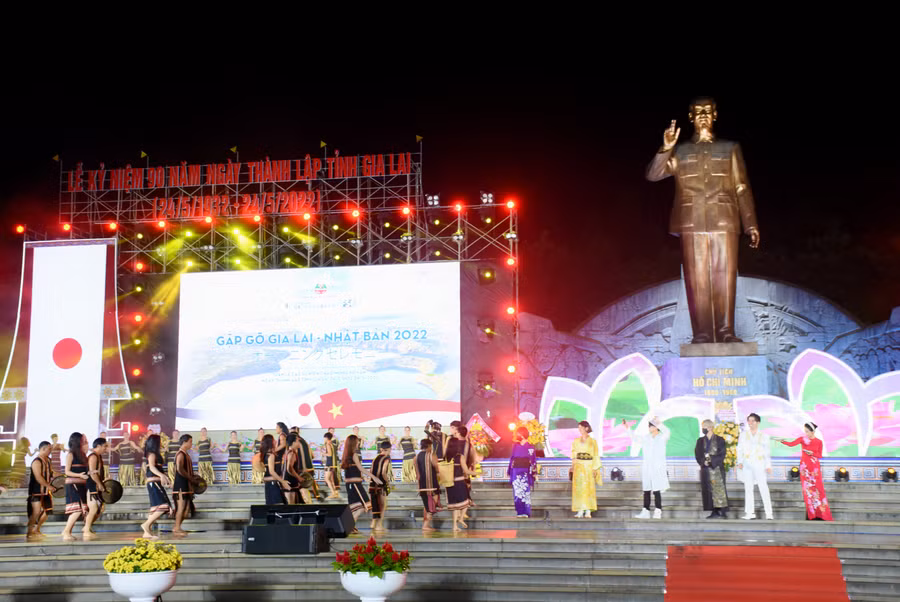 Các nghệ sĩ Gia Lai-Nhật Bản cùng giao lưu tại chương trình. Ảnh: Lam Nguyên