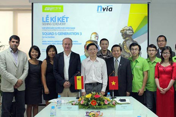 Các thành viên tại lễ ký kết. Các thành viên tại lễ ký kết.