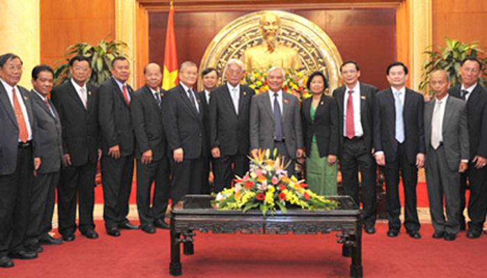 Phó chủ tịch QH Uông Chu Lưu với Đoàn đại biểu Ủy ban Lập pháp và Tư pháp QH Vương quốc Campuchia. Phó chủ tịch QH Uông Chu Lưu với Đoàn đại biểu Ủy ban Lập pháp và Tư pháp QH Vương quốc Campuchia.