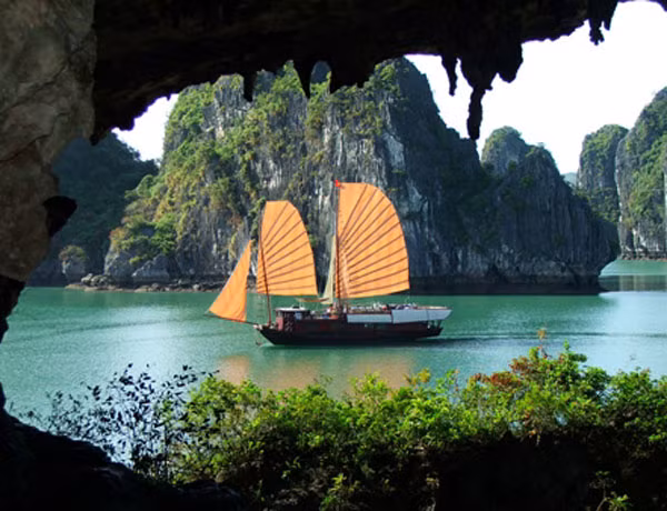 Vịnh Hạ Long chính thức trở thành kỳ quan thiên nhiên thế giới mới.