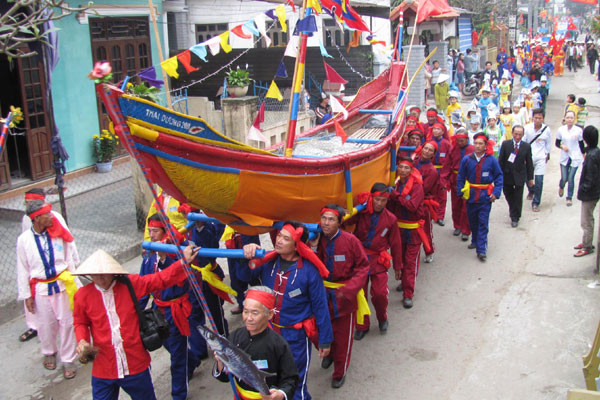 Lễ hội cầu ngư-sản phẩm du lịch đặc thù của cộng đồng ngư dân Thừa Thiên-Huế. Ảnh: Bùi Oanh 