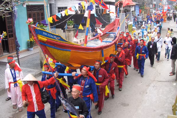 Lễ hội cầu ngư-sản phẩm du lịch đặc thù của cộng đồng ngư dân Thừa Thiên-Huế. Ảnh: Bùi Oanh 