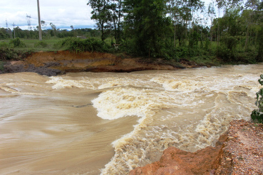 Đập thủy lợi Cố Châu bị vỡ. Đập thủy lợi Cố Châu bị vỡ.