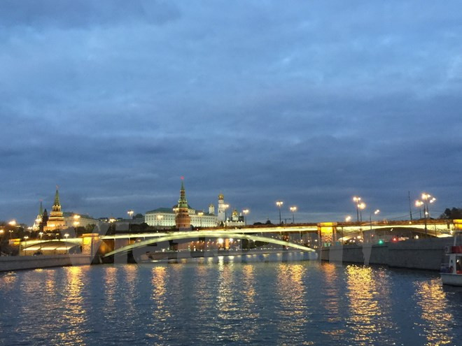 Có tới chục cây cầu như thế này bắc qua sông Moskva đoạn chảy qua thủ đô Moskva. 