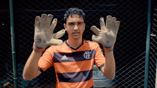 Những thành viên trong gia đình De Silva làm rất nhiều nghề, từ thủ môn, đến nghệ sĩ...