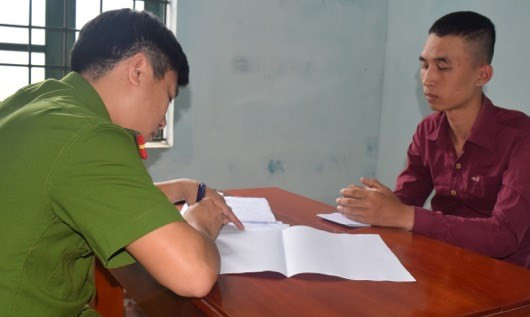 Cơ quan điều tra lấy lấy lời khai Lê Văn Huy.