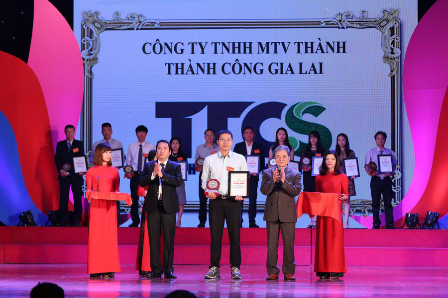 Công ty vừa nhận phần thưởng cao quý về Doanh nghiệp phát triển kinh tế xanh, bền vững. Công ty vừa nhận phần thưởng cao quý về Doanh nghiệp phát triển kinh tế xanh, bền vững.
