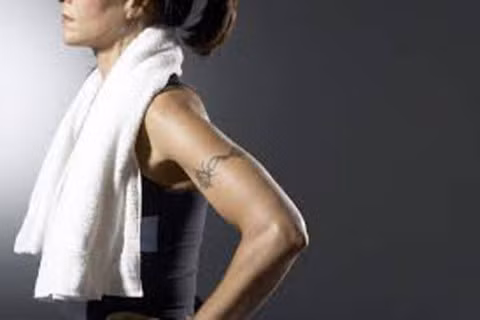 Sau khi tập luyện mạnh nên đi bộ chậm khoảng 10 phút và hít thở sâu sẽ giúp cơ thể và các cơ bắp loại bỏ sự mệt mỏi.