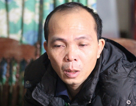 Anh Trịnh Huy Dương bật khóc khi kể về cái chết trong oan trái của anh trai mình cùng những ngày tháng đau khổ đã phải trải qua khi mang tiếng oan sát hại cha. Anh Trịnh Huy Dương bật khóc khi kể về cái chết trong oan trái của anh trai mình cùng những ngày tháng đau khổ đã phải trải qua khi mang tiếng oan sát hại cha.