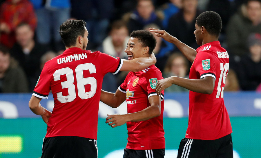 Jesse Lingard (giữa) ghi cả 2 bàn thắng trong trận M.U đá bại Swansea 2-0. Ảnh: REUTERS Jesse Lingard (giữa) ghi cả 2 bàn thắng trong trận M.U đá bại Swansea 2-0. Ảnh: REUTERS