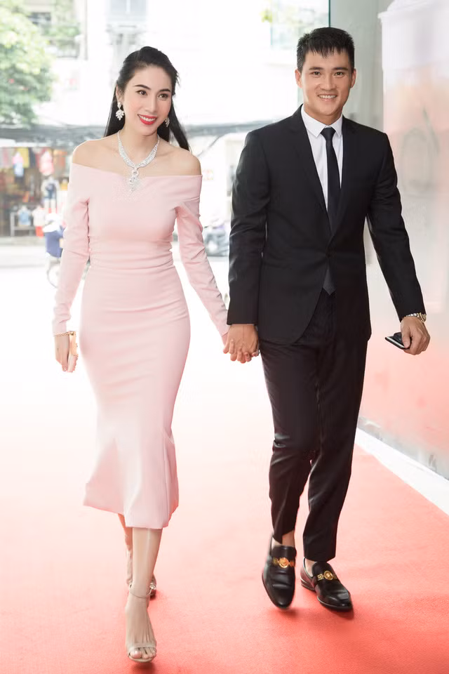 Thủy Tiên và Công Vinh đang có những tháng ngày tận hưởng hạnh phúc.