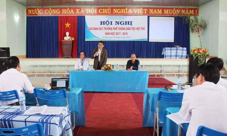 Ông Lê Duy Định-Phó Giám đốc Sở Giáo dục-Đào tạo chủ trì hội nghị. Ảnh: Nguyễn Giang