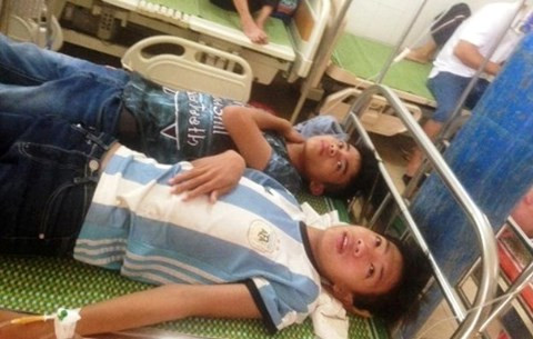 Các nạn nhân được cấp cứu tích cực ỏ bệnh viện. Các nạn nhân được cấp cứu tích cực ỏ bệnh viện.