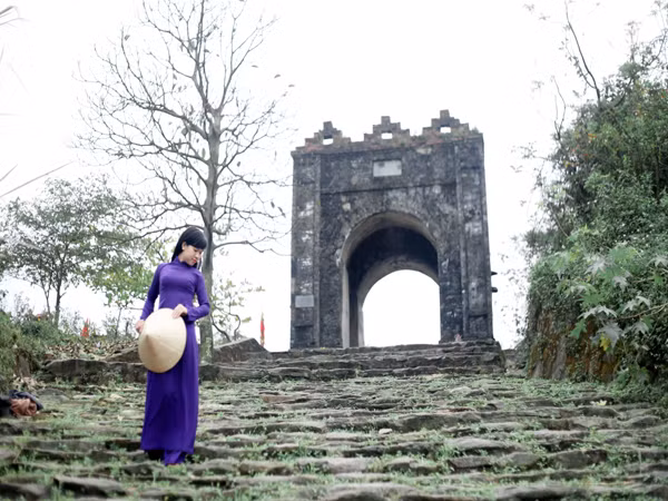 Một góc Hoành Sơn quan.