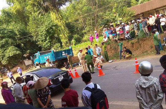  Hiện trường vụ tai nạn khiến nam thanh niên tử vong tại chỗ