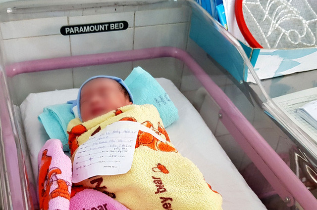 Bé gái con chị Hồng Bé gái con chị Hồng