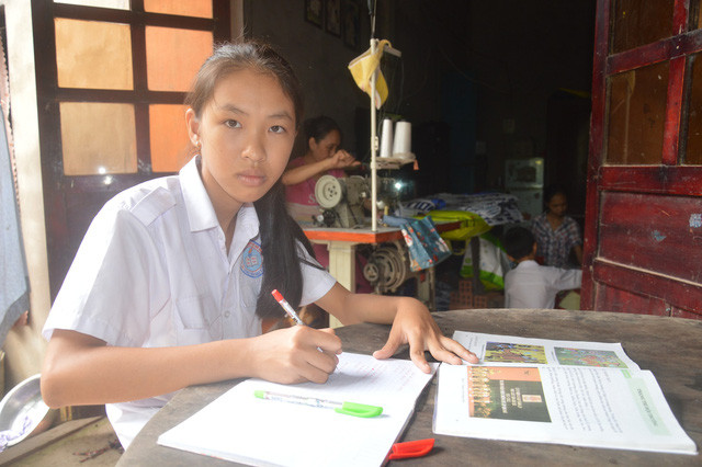 Được chị nhường suất đi học Phúc luôn nổ lực học để không phụ lòng chị và mẹ.