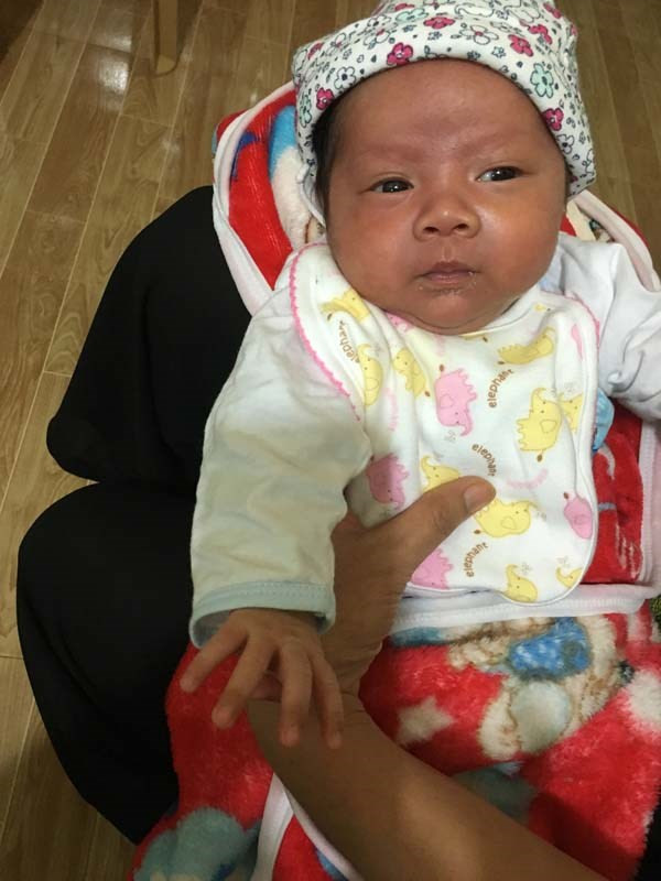 Cháu bé khoảng 20 ngày tuổi. Cháu bé khoảng 20 ngày tuổi.