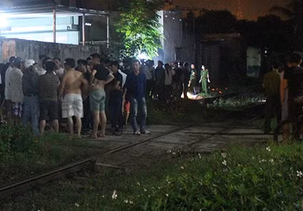 Hiện trường vụ việc nam thanh niên lao vào đường tàu tự tử.