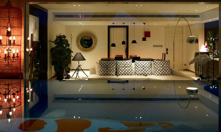  Kiến trúc bằng kính ngoạn mục mang đến tầm nhìn tuyệt vời ra thành phố và hệ thống điều nhiệt thân thiện với môi trường cho mỗi phòng.