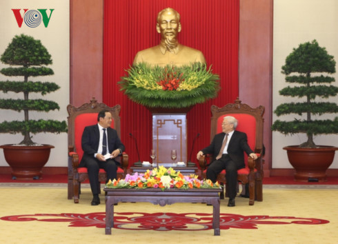 Đồng chí Xỏn-xay Xỉ-phăn-đon bày tỏ vui mừng về mối quan hệ đoàn kết đặc biệt Việt Nam-Lào ngày càng phát triển sâu rộng trên tất cả các lĩnh vực; cảm ơn sâu sắc về sự ủng hộ, giúp đỡ to lớn, kịp thời và có hiệu quả mà Việt Nam đã dành cho Lào từ trước đến nay. Đồng chí Xỏn-xay Xỉ-phăn-đon bày tỏ vui mừng về mối quan hệ đoàn kết đặc biệt Việt Nam-Lào ngày càng phát triển sâu rộng trên tất cả các lĩnh vực; cảm ơn sâu sắc về sự ủng hộ, giúp đỡ to lớn, kịp thời và có hiệu quả mà Việt Nam đã dành cho Lào từ trước đến nay.