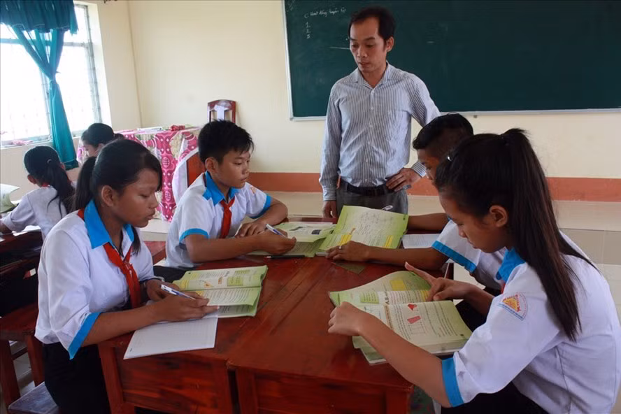 Giờ học theo Mô hình “Trường học mới” tại Trường Phổ thông dân tộc nội trú THCS huyện An Biên.