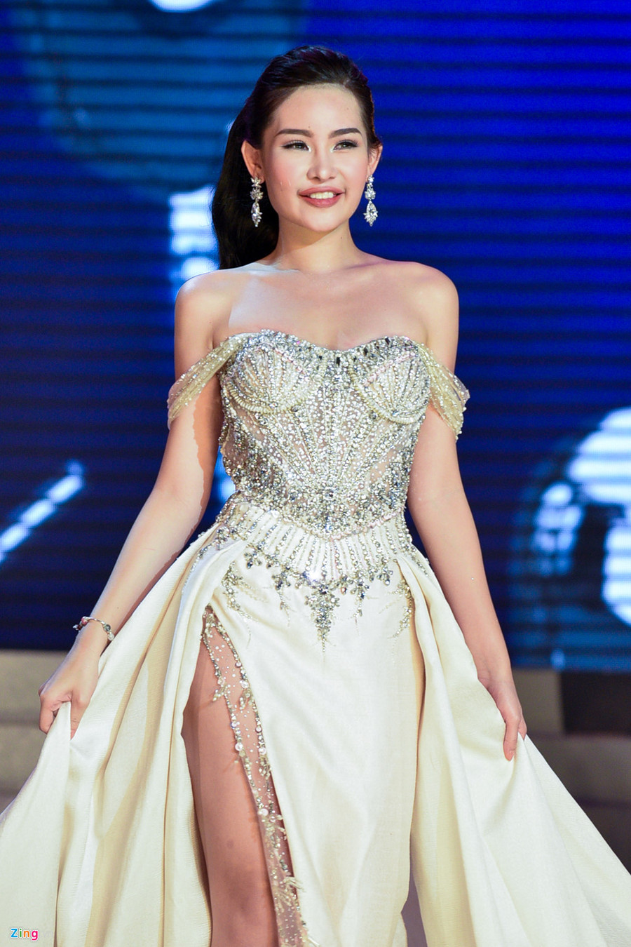 Nhiều khán giả cho rằng, không chỉ hai Á hậu mà các thí sinh không lọt Top 15 cũng có nhan sắc vượt trội so với tân Hoa hậu.  Nhiều khán giả cho rằng, không chỉ hai Á hậu mà các thí sinh không lọt Top 15 cũng có nhan sắc vượt trội so với tân Hoa hậu.