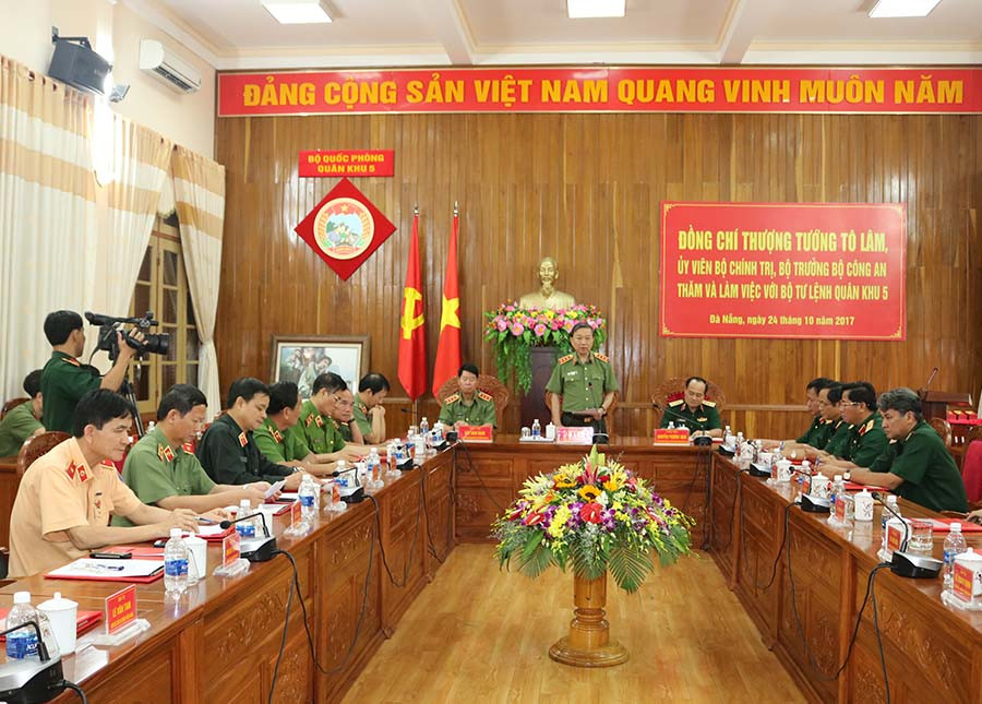 Quang cảnh buổi làm việc. Ảnh: Việt Hùng Quang cảnh buổi làm việc. Ảnh: Việt Hùng