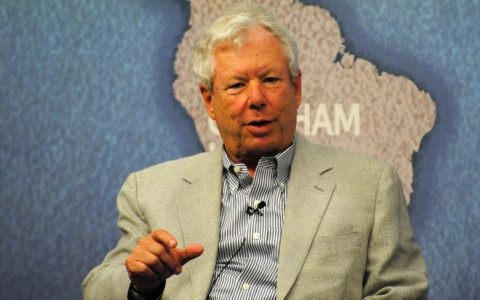 Giáo sư Richard H. Thaler.