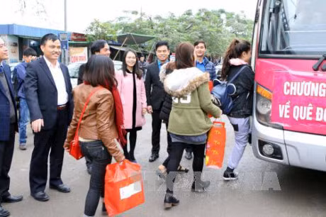 Người lao động di chuyển về quê đón Tết.