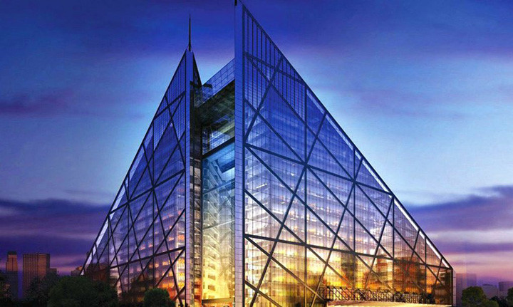 Là một phần của khu phức hợp Parkview Green và được chứng nhận LEED Platinum, khách sạn năm sao này là một điểm nhấn của thiết kế xanh cho thành phố với những bức tường kính màu hổ phách, hệ thống nước hiện đại và rất nhiều ánh sáng tự nhiên.