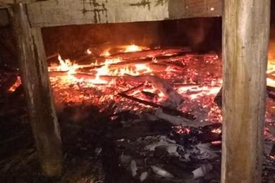 Hiện trường căn nhà bị thiêu rụi.