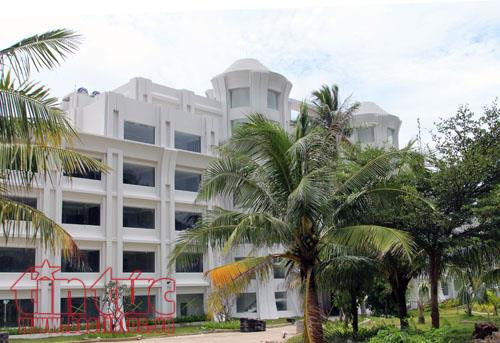 Một khách sạn dự kiến khai trương vào cuối năm 2017. Một khách sạn dự kiến khai trương vào cuối năm 2017.