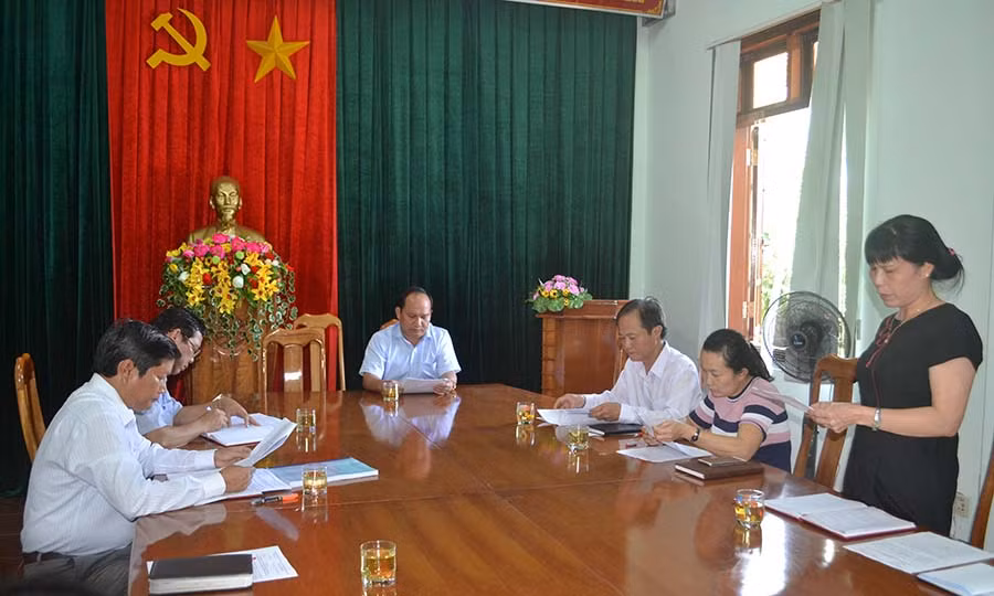  Ban Pháp chế HĐND tỉnh họp thông qua báo cáo kết quả giám sát về công tác kiểm sát xét xử án hình sự. Ảnh: Hoàng Cư