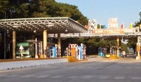 Chỉ làm 23 km đường nhưng đã tiến hành thu phí. Chỉ làm 23 km đường nhưng đã tiến hành thu phí