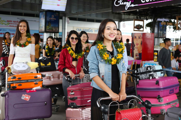 Ngay sau đó, các thí sinh được BTC hỗ trợ di chuyển tới địa điểm lưu trú. Ngay sau đó, các thí sinh được BTC hỗ trợ di chuyển tới địa điểm lưu trú.