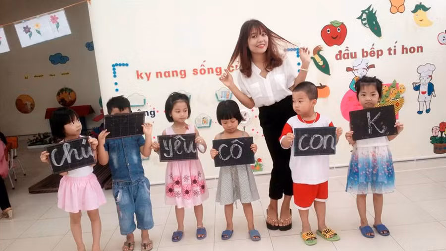 Hoa mong một lần làm cô giáo khi còn là sinh viên thực tập.