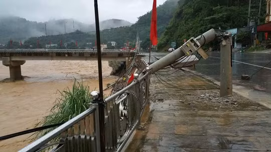 Sông Lò chảy qua huyện Quan Sơn.