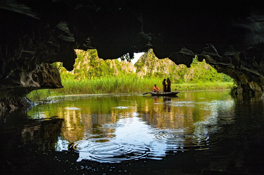 Hang Cá, với vẻ đẹp huyền ảo tại Khu bảo tồn thiên nhiên Vân Long.