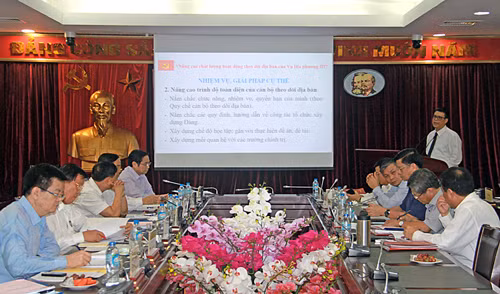 Một ứng viên tham dự kỳ thi tuyển ở Ban Tổ chức Trung ương.