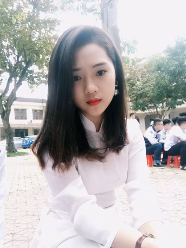 Linh bất ngờ và bối rối khi được nhiều thành viên mạng chú ý.