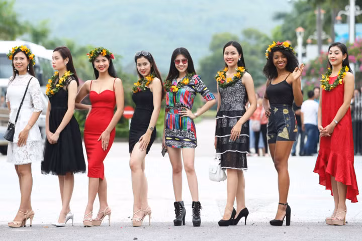  Sau đêm bán kết, chỉ có 45 thí sinh được đi tiếp vào vòng trong.