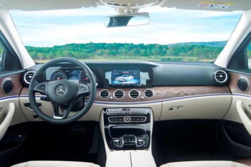 Nội thất sang trọng cuả Mercedes-Benz E200. Nội thất sang trọng cuả Mercedes-Benz E200.