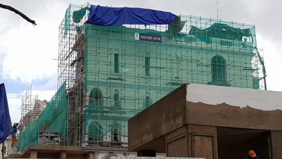 Công trình đang thi công trong khuôn viên khách sạn Dalat Palace.