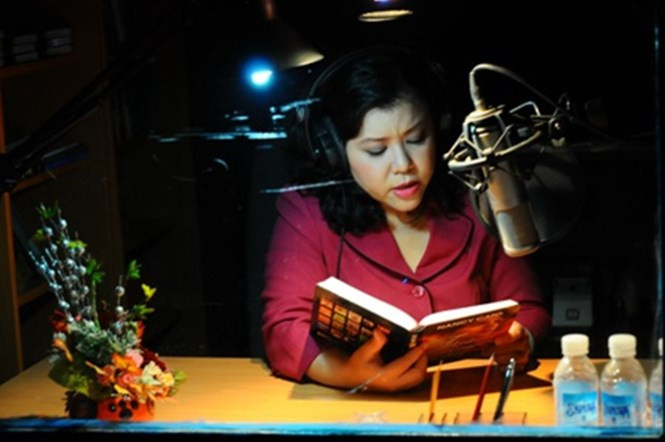 Hướng Dương trong phòng thu.