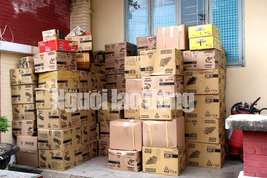 Lượng lớn nhớt giả bị tịch thu. Lượng lớn nhớt giả bị tịch thu.